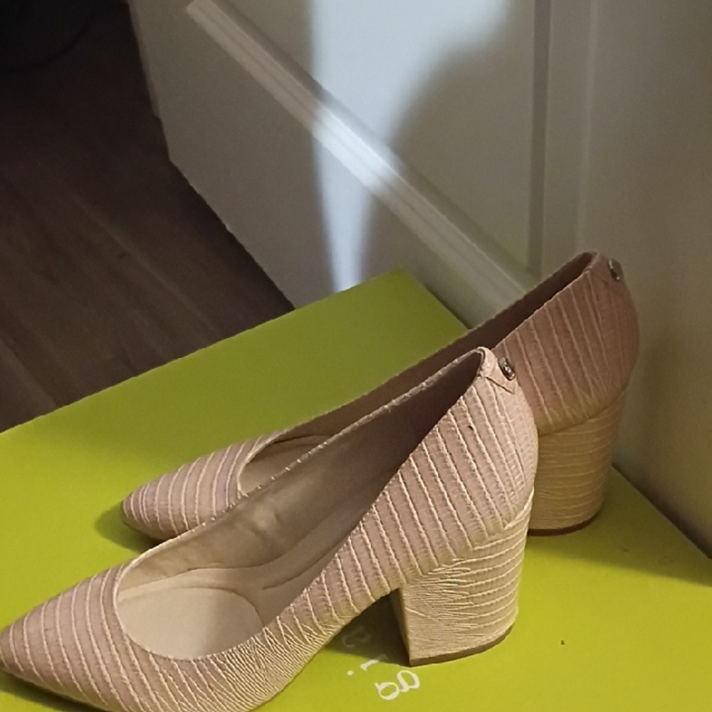 Nine West Textured Tan Block Heel Shoes